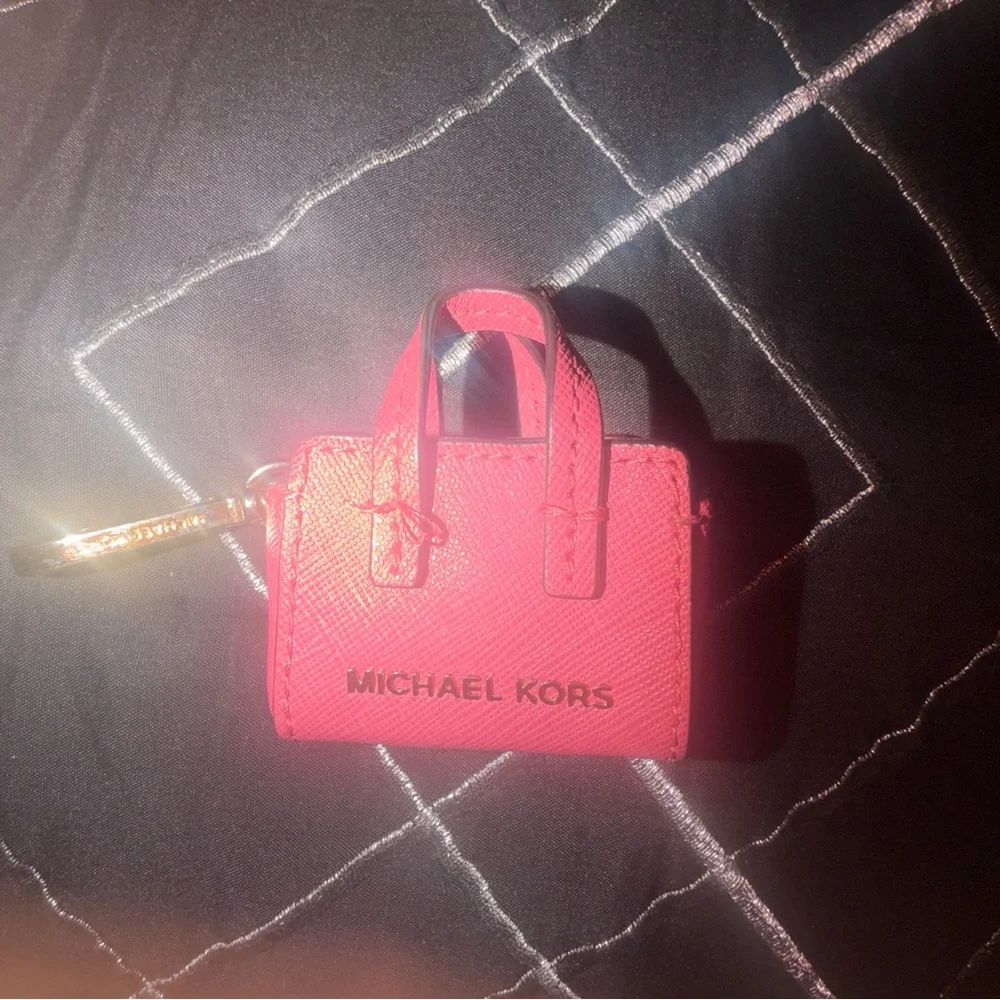 Michael Kors Rose Pink Mini Tote Keychain with Gold Logo - Picture 4 of 6